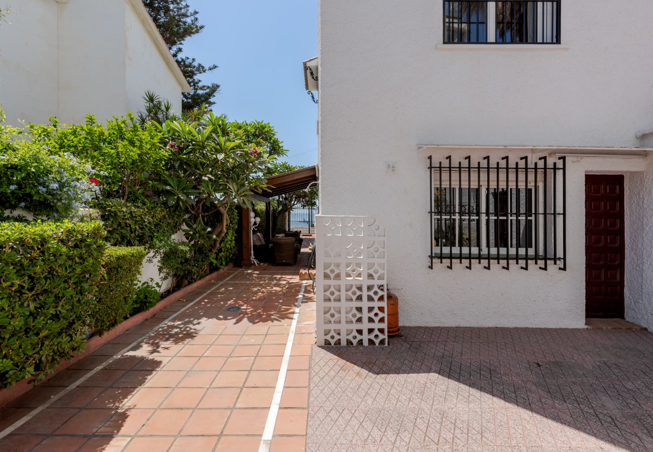 Ferienhaus in Rincón de la Victoria - WintowinRentals Maison en bord de mer avec jardin privé