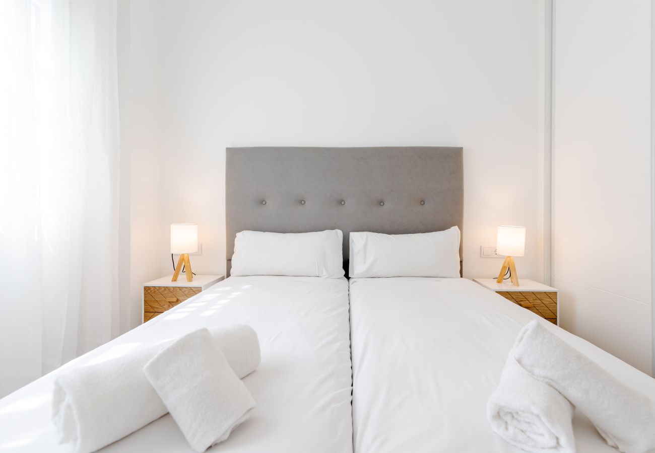 Ferienwohnung in Málaga - WintowinRentals Helle und moderne Ferienwohnung in der Nähe vom Strand von Huelin