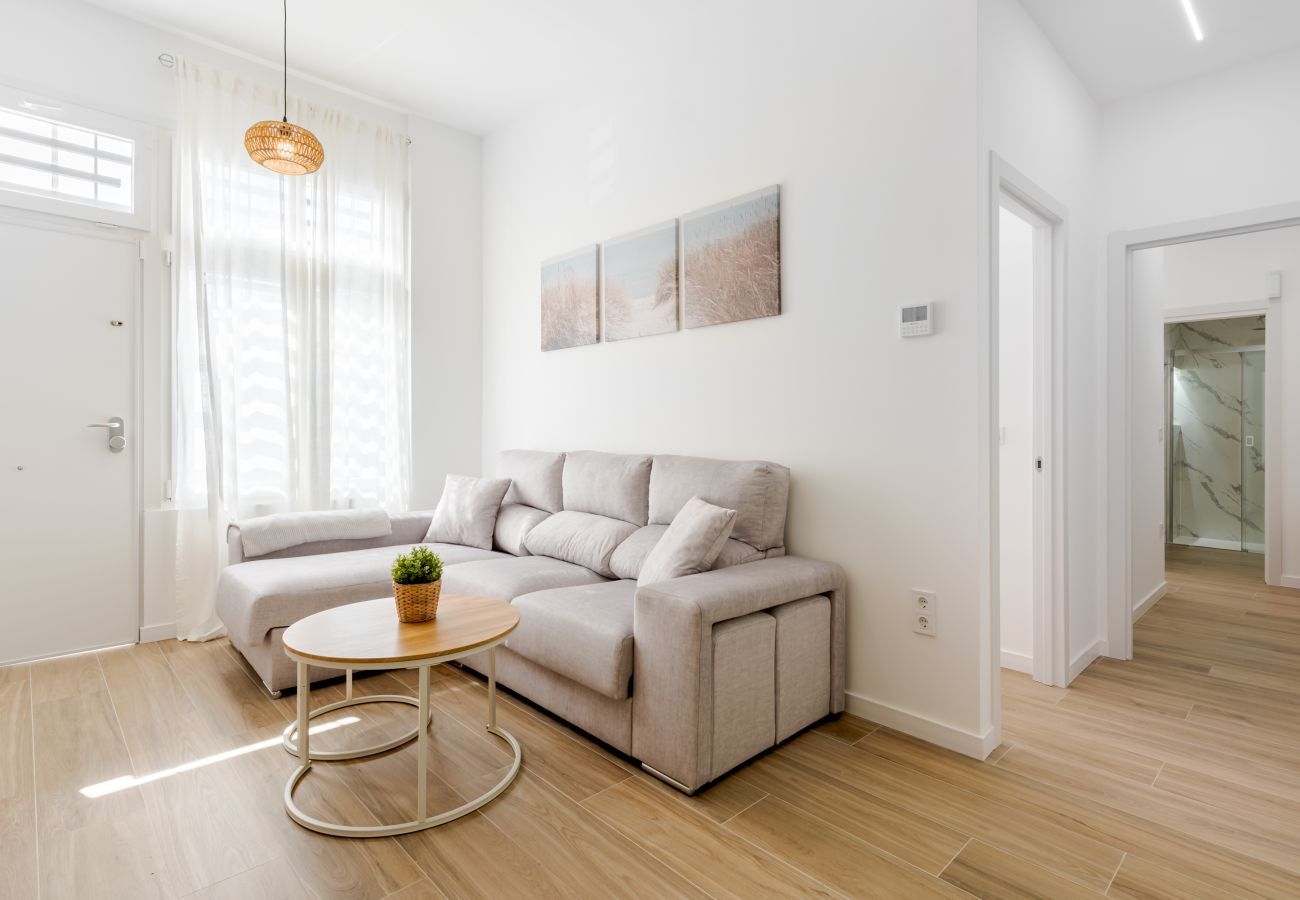 Ferienwohnung in Málaga - WintowinRentals Helle und moderne Ferienwohnung in der Nähe vom Strand von Huelin