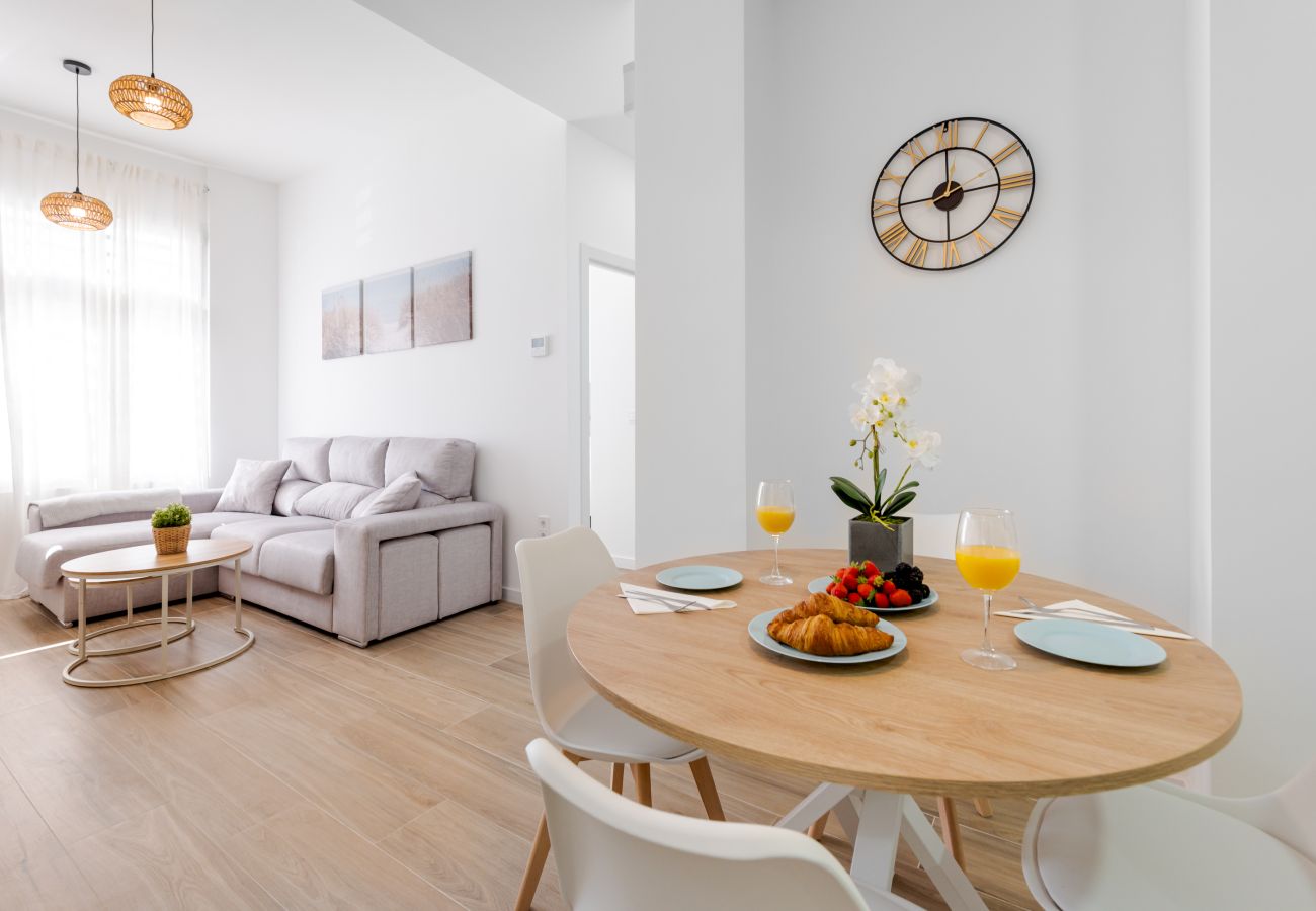 Ferienwohnung in Málaga - WintowinRentals Helle und moderne Ferienwohnung in der Nähe vom Strand von Huelin