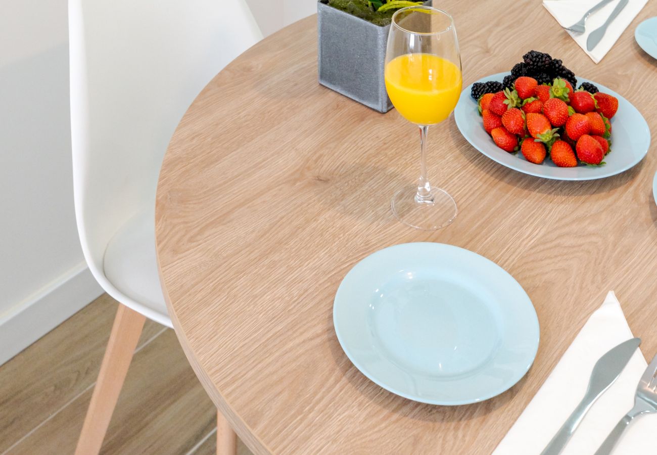 Ferienwohnung in Málaga - WintowinRentals Helle und moderne Ferienwohnung in der Nähe vom Strand von Huelin