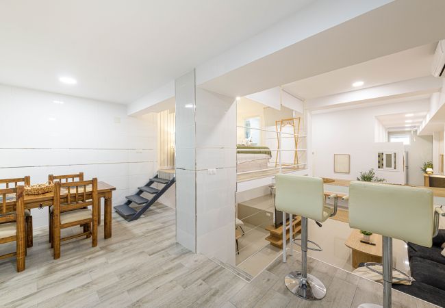 Ferienwohnung in Málaga - WintowinRentals Renoviertes Loft mit Garage neben dem Strand von Huelin Ferienwohnung in Málaga - WintowinRentals Renoviertes Loft mit Garage neben dem Strand von Huelin