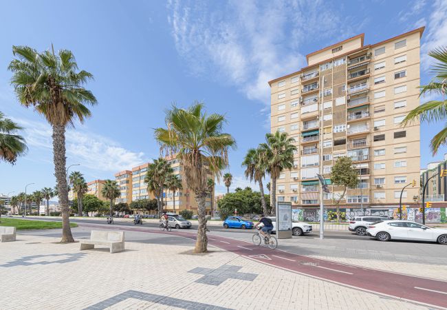 Ferienwohnung in Málaga - WintowinRentals Renoviertes Loft mit Garage neben dem Strand von Huelin Ferienwohnung in Málaga - WintowinRentals Renoviertes Loft mit Garage neben dem Strand von Huelin