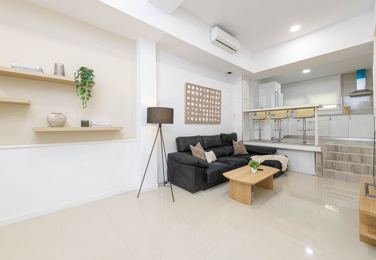 Ferienwohnung in Málaga - WintowinRentals Renoviertes Loft mit Garage neben dem Strand von Huelin Ferienwohnung in Málaga - WintowinRentals Renoviertes Loft mit Garage neben dem Strand von Huelin