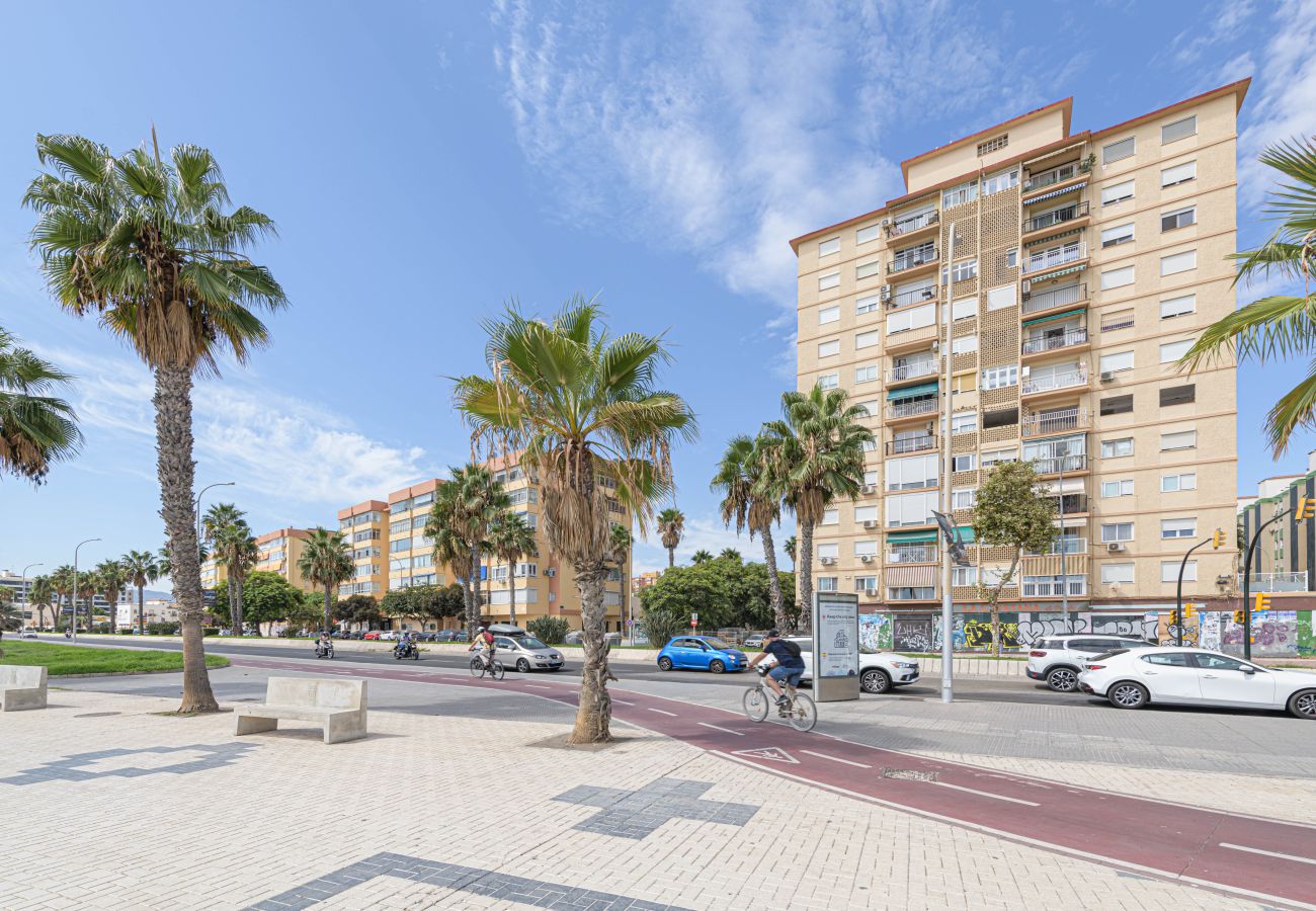 Ferienwohnung in Málaga - WintowinRentals Renoviertes Loft mit Garage neben dem Strand von Huelin Ferienwohnung in Málaga - WintowinRentals Renoviertes Loft mit Garage neben dem Strand von Huelin