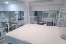Ferienwohnung in Málaga - WintowinRentals Renoviertes Loft mit Garage neben dem Strand von Huelin