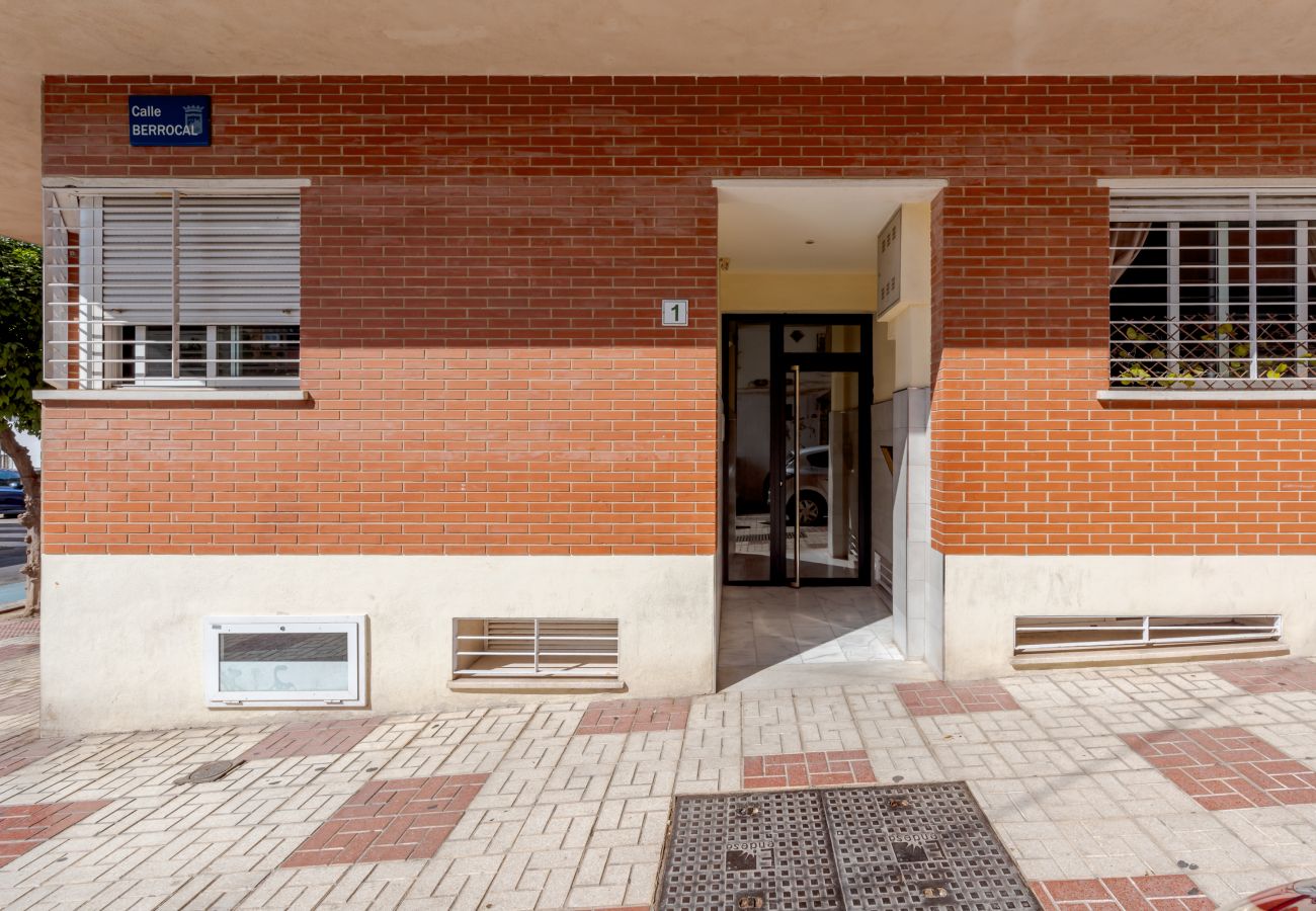 Ferienwohnung in Málaga - WintowinRentals Modernes Apartment mit privatem Innenhof in Málaga