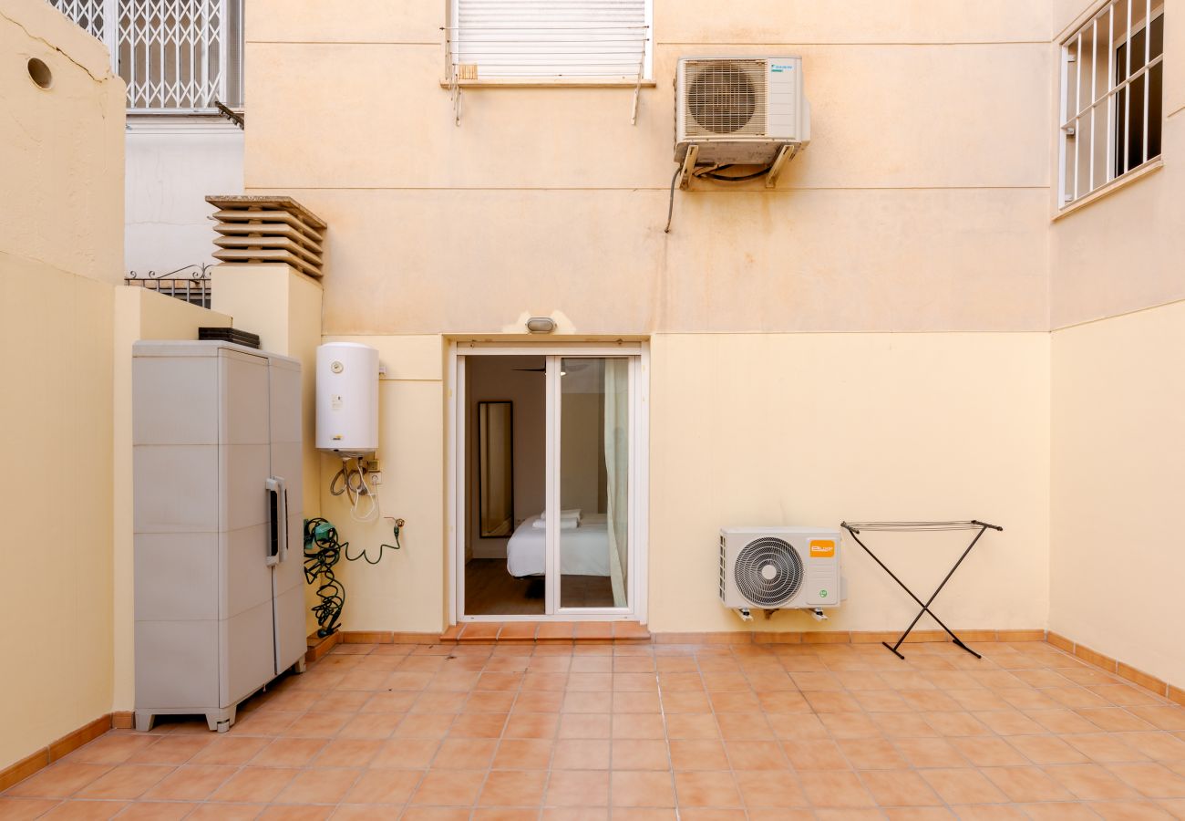 Ferienwohnung in Málaga - WintowinRentals Modernes Apartment mit privatem Innenhof in Málaga