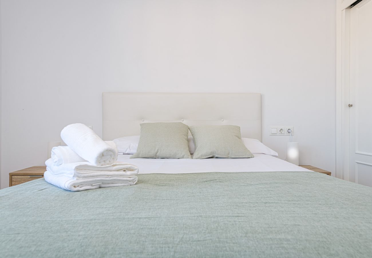 Ferienwohnung in Fuengirola - WintowinRentals Apartment mit atemberaubendem Meer- und Bergblick sowie Pool in Fuengirola