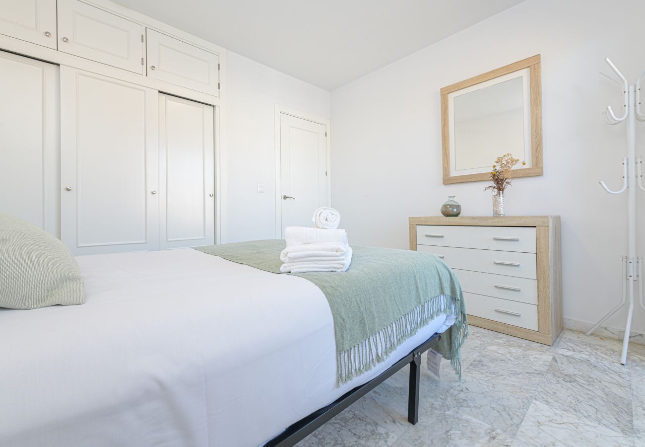 Ferienwohnung in Fuengirola - WintowinRentals Apartment mit atemberaubendem Meer- und Bergblick sowie Pool in Fuengirola