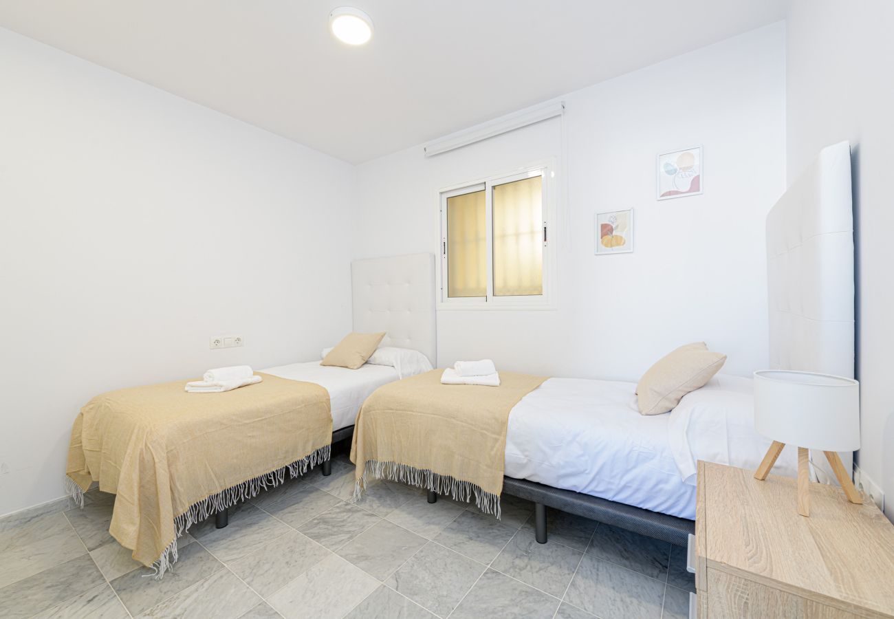 Ferienwohnung in Fuengirola - WintowinRentals Apartment mit atemberaubendem Meer- und Bergblick sowie Pool in Fuengirola