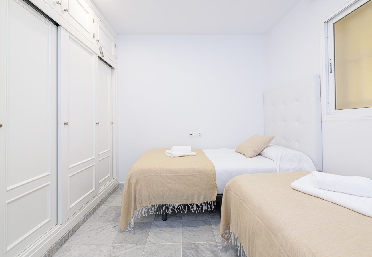 Ferienwohnung in Fuengirola - WintowinRentals Apartment mit atemberaubendem Meer- und Bergblick sowie Pool in Fuengirola