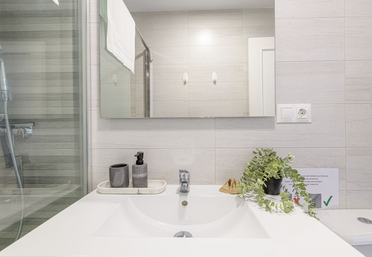 Ferienwohnung in Fuengirola - WintowinRentals Apartment mit atemberaubendem Meer- und Bergblick sowie Pool in Fuengirola