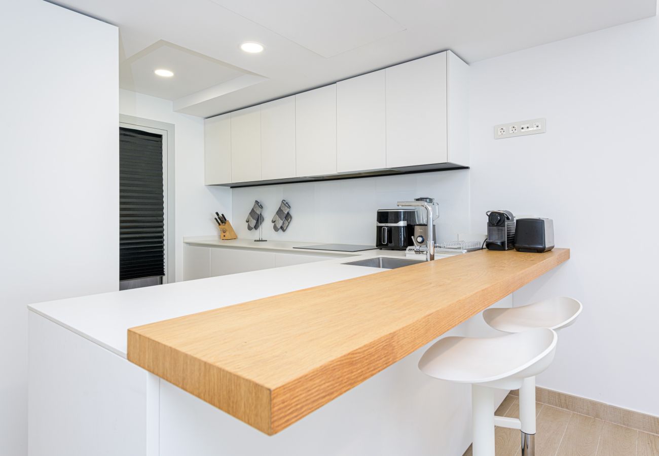 Ferienwohnung in Fuengirola - WintowinRentals Fuengirola – Exklusive Wohnung mit Meerblick, Terrasse, Pool und Parkplatz