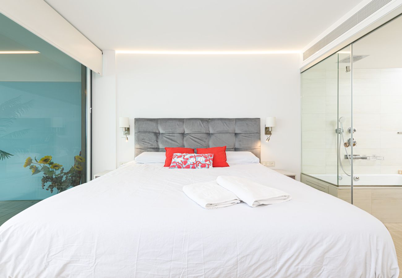 Ferienwohnung in Fuengirola - WintowinRentals Fuengirola – Exklusive Wohnung mit Meerblick, Terrasse, Pool und Parkplatz