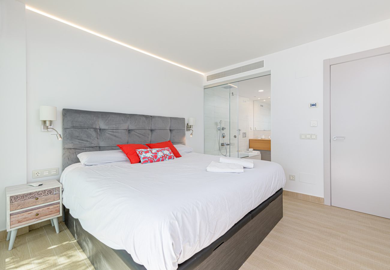 Ferienwohnung in Fuengirola - WintowinRentals Fuengirola – Exklusive Wohnung mit Meerblick, Terrasse, Pool und Parkplatz