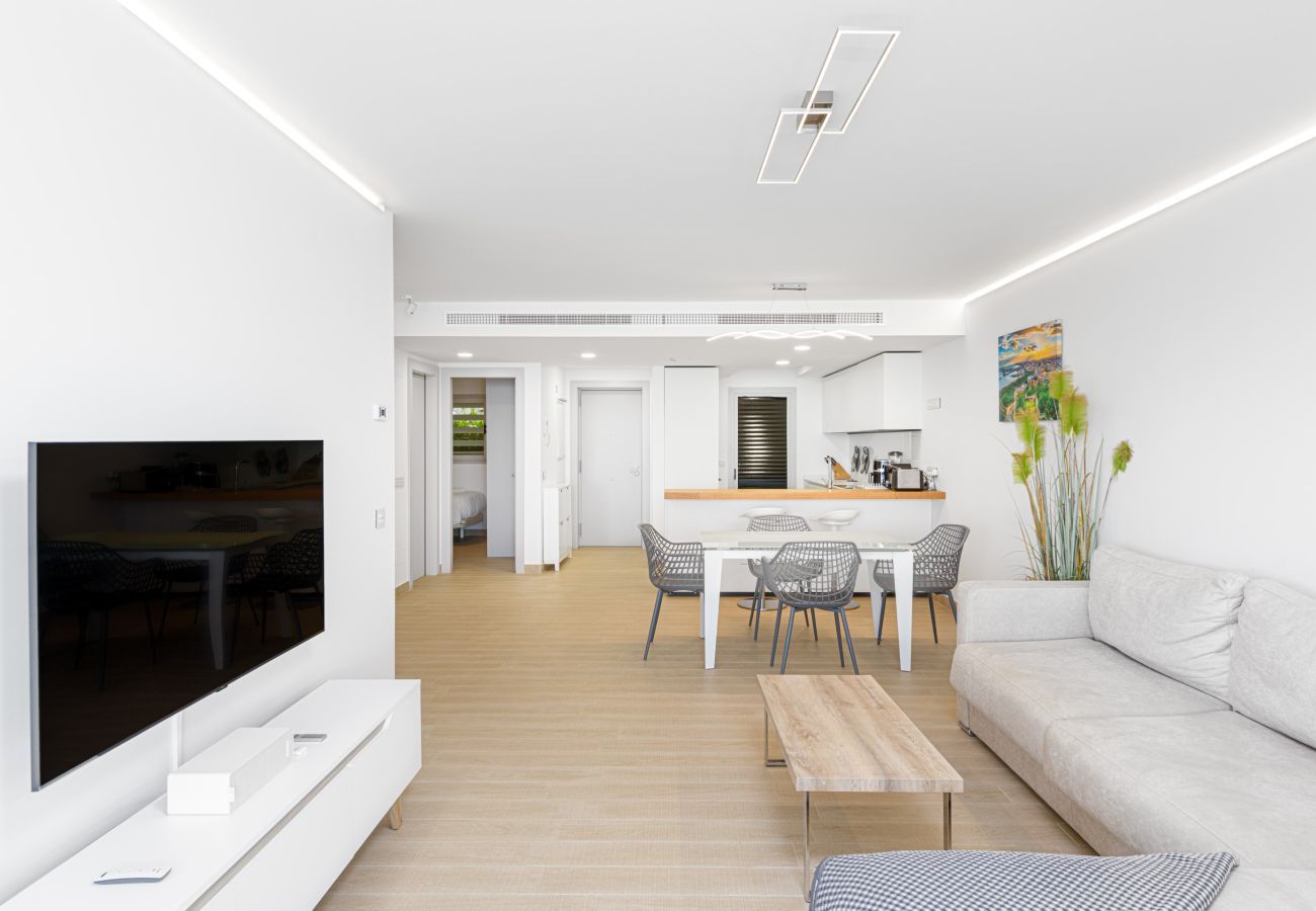 Ferienwohnung in Fuengirola - WintowinRentals Fuengirola – Exklusive Wohnung mit Meerblick, Terrasse, Pool und Parkplatz