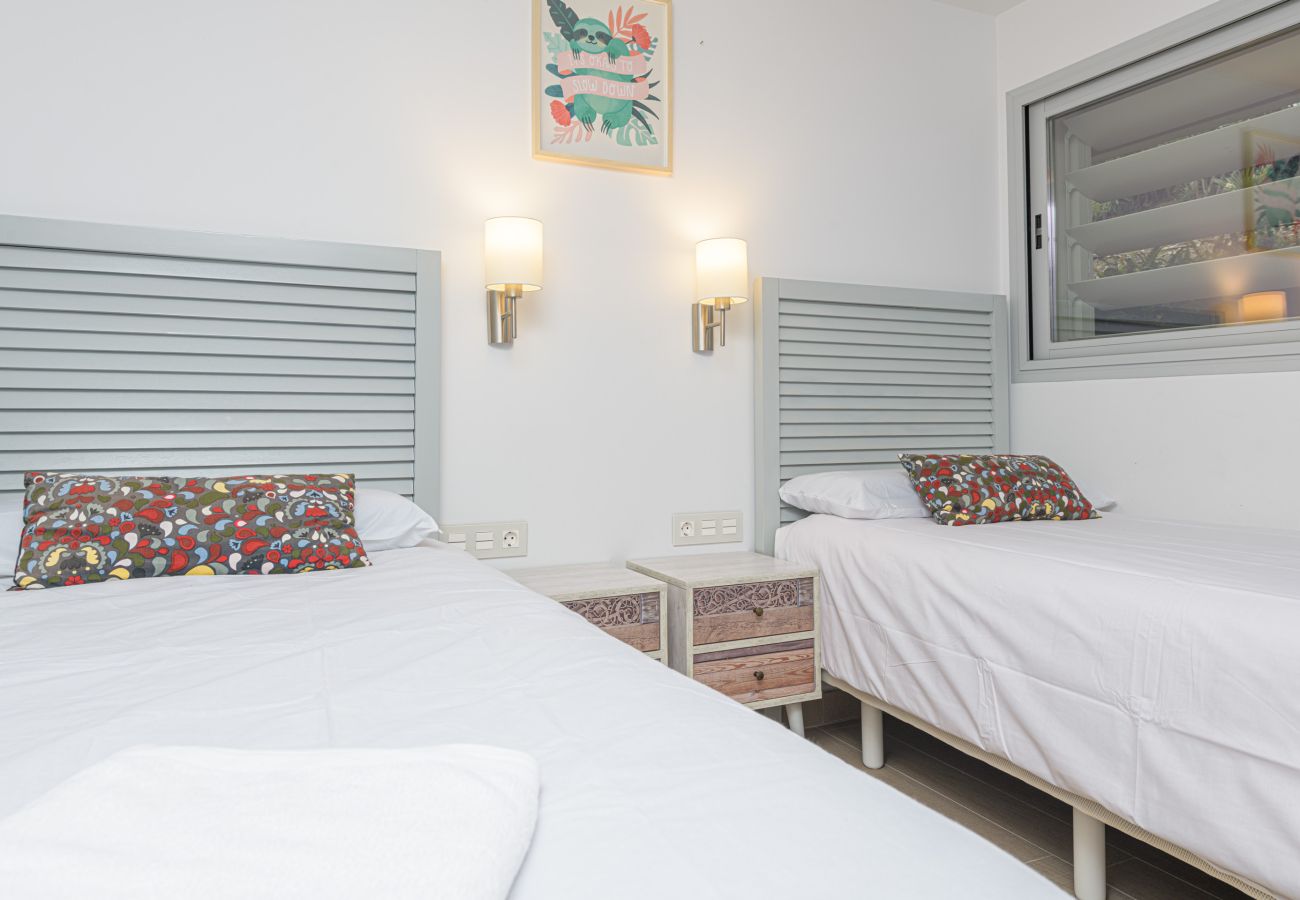 Ferienwohnung in Fuengirola - WintowinRentals Fuengirola – Exklusive Wohnung mit Meerblick, Terrasse, Pool und Parkplatz