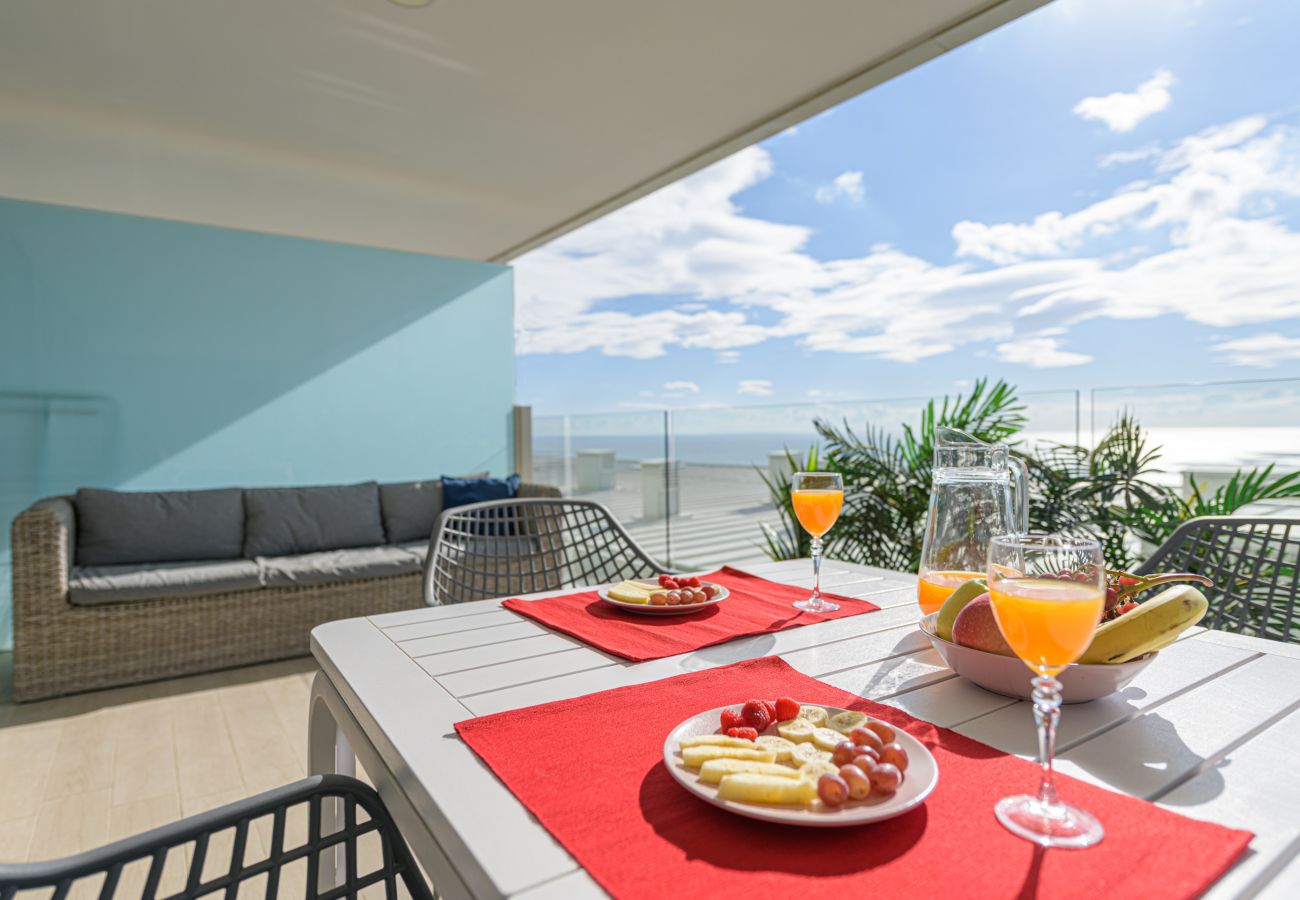 Ferienwohnung in Fuengirola - WintowinRentals Fuengirola – Exklusive Wohnung mit Meerblick, Terrasse, Pool und Parkplatz