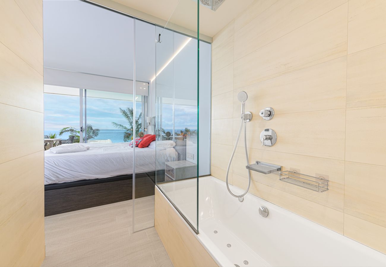 Ferienwohnung in Fuengirola - WintowinRentals Fuengirola – Exklusive Wohnung mit Meerblick, Terrasse, Pool und Parkplatz