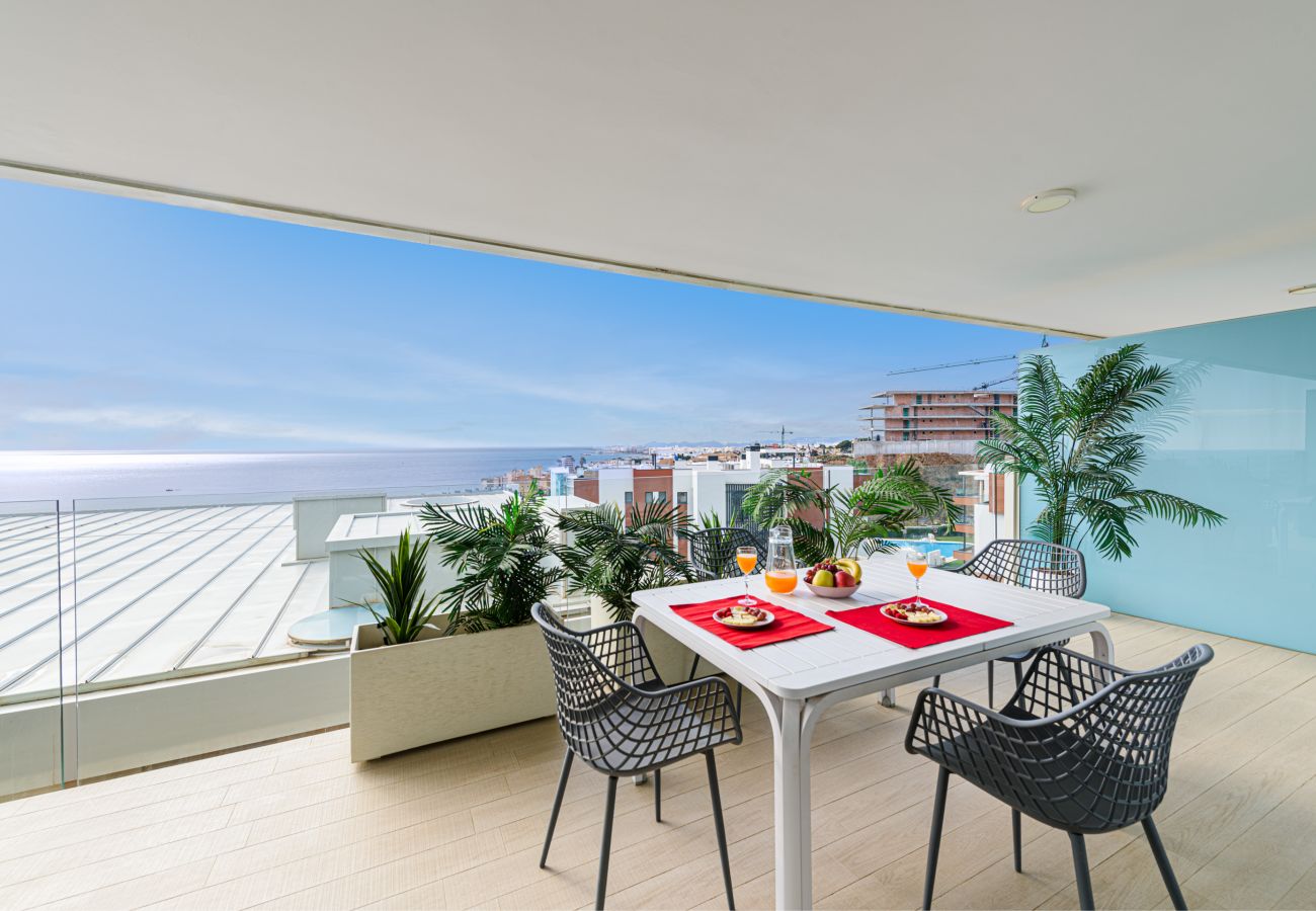 Ferienwohnung in Fuengirola - WintowinRentals Fuengirola – Exklusive Wohnung mit Meerblick, Terrasse, Pool und Parkplatz