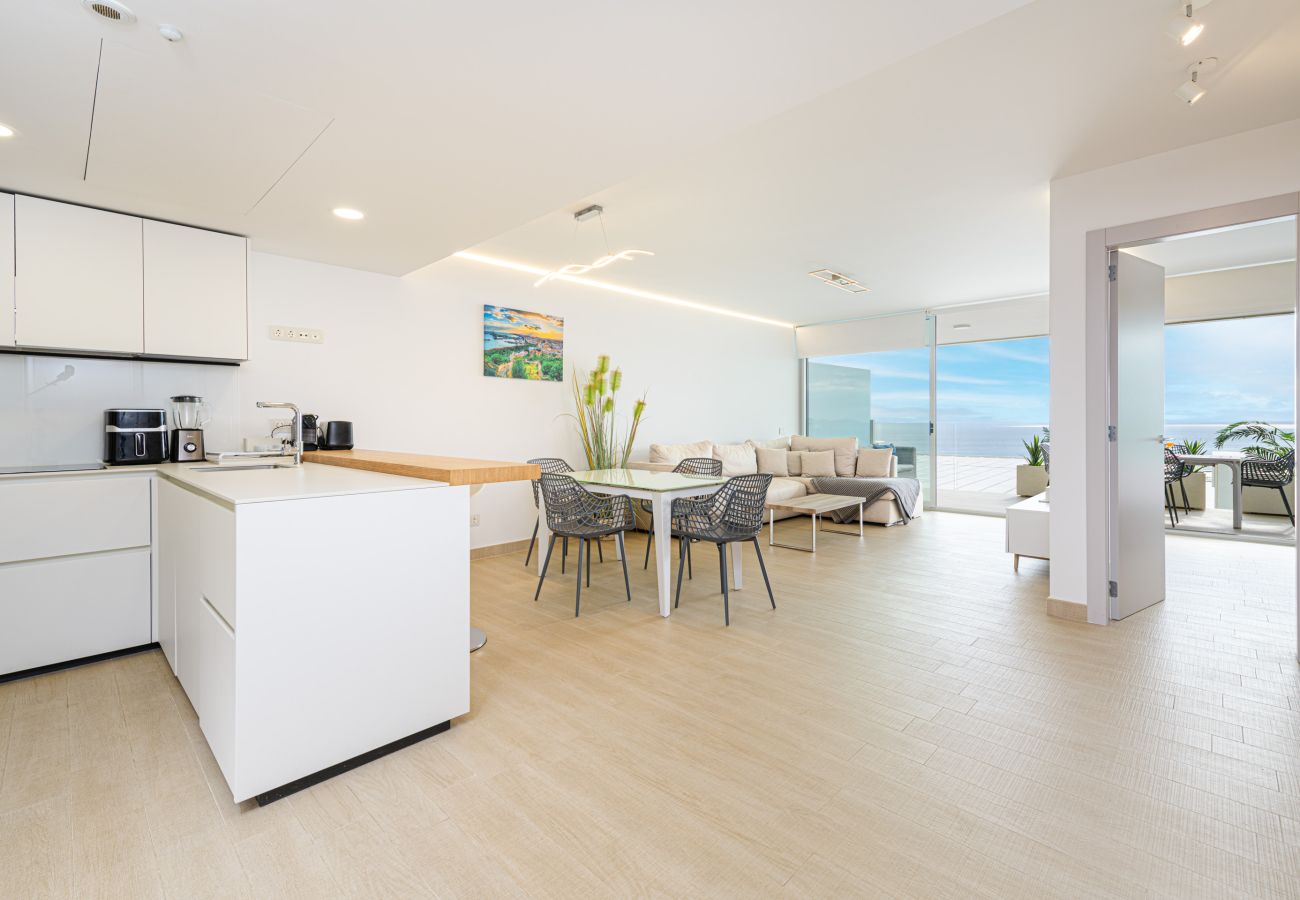 Ferienwohnung in Fuengirola - WintowinRentals Fuengirola – Exklusive Wohnung mit Meerblick, Terrasse, Pool und Parkplatz