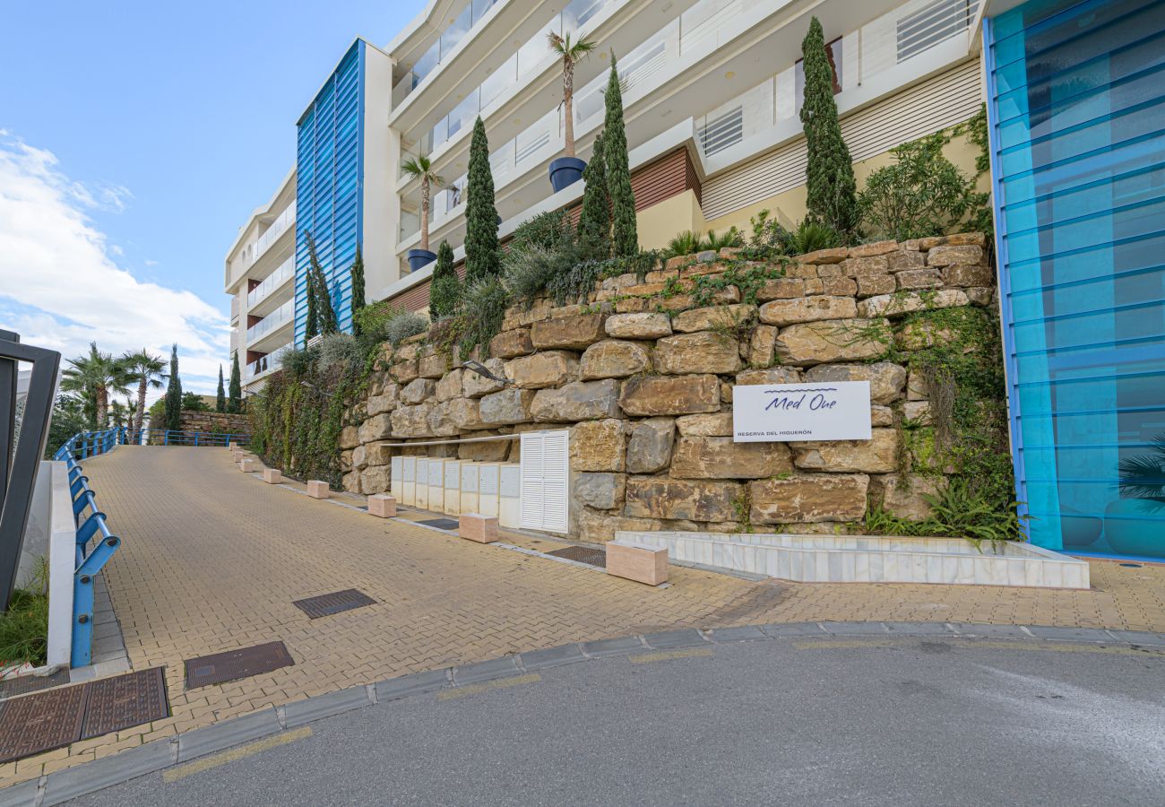 Ferienwohnung in Fuengirola - WintowinRentals Fuengirola – Exklusive Wohnung mit Meerblick, Terrasse, Pool und Parkplatz