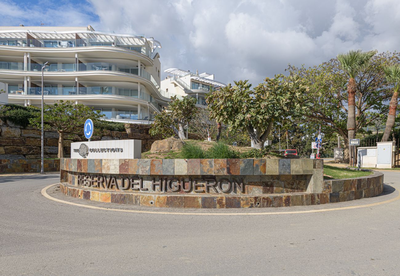 Ferienwohnung in Fuengirola - WintowinRentals Fuengirola – Exklusive Wohnung mit Meerblick, Terrasse, Pool und Parkplatz