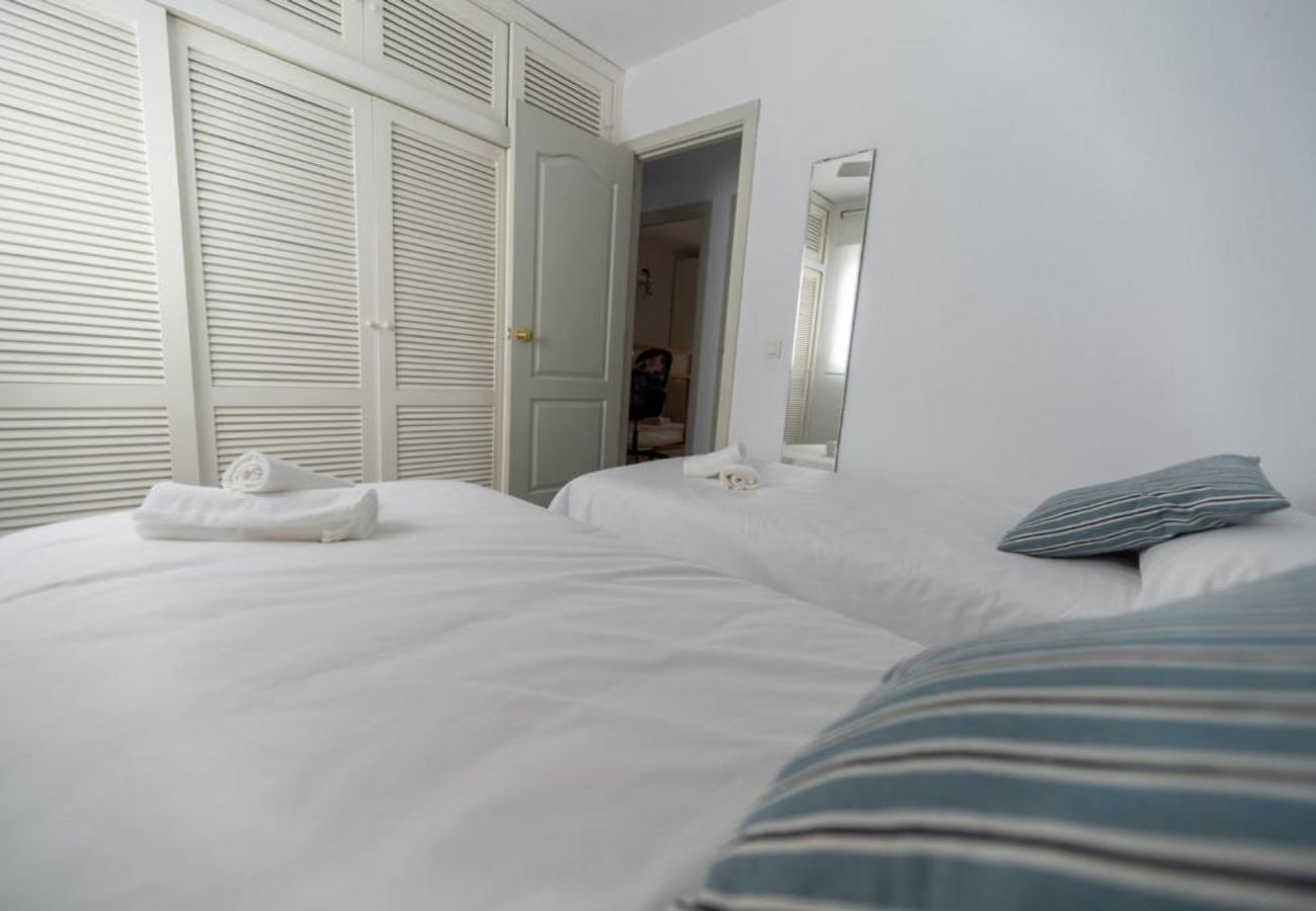 Ferienwohnung in La Cala del Moral - WintowinRentals Terrace, Pool, Parking in Cala del Moral