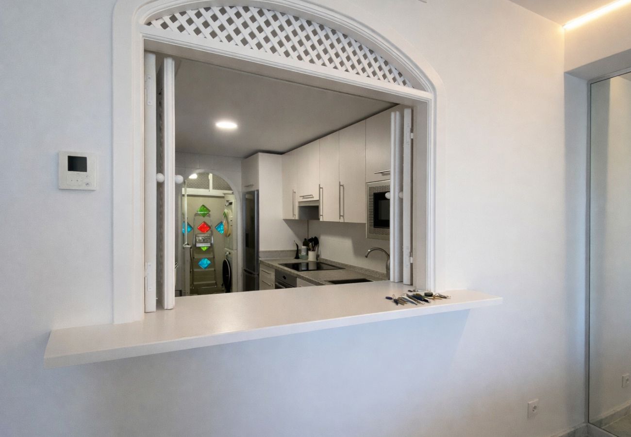 Ferienwohnung in Benalmádena - WintowinRentals Premium-Apartment mit Terrasse und Atemberaubendem Blick in Puerto Marina