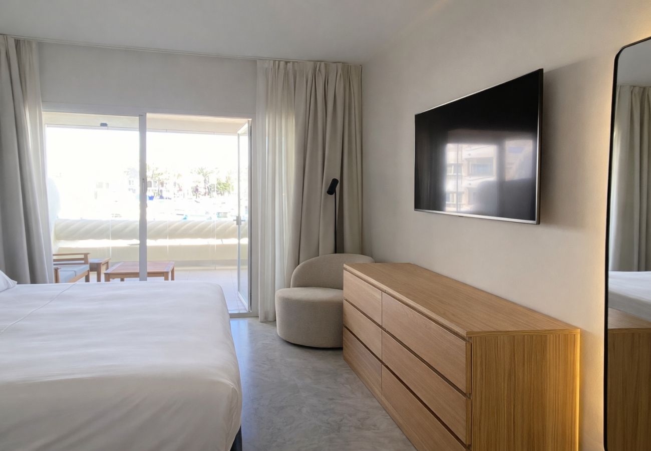 Ferienwohnung in Benalmádena - WintowinRentals Premium-Apartment mit Terrasse und Atemberaubendem Blick in Puerto Marina