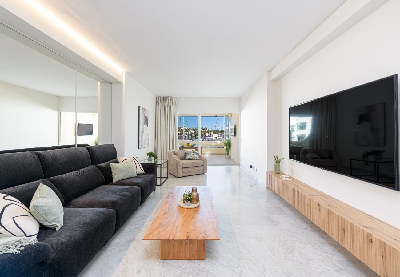 Ferienwohnung in Benalmádena - WintowinRentals Premium-Apartment mit Terrasse und Atemberaubendem Blick in Puerto Marina