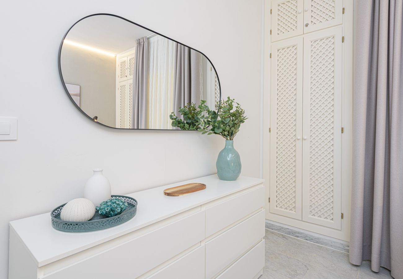 Ferienwohnung in Benalmádena - WintowinRentals Premium-Apartment mit Terrasse und Atemberaubendem Blick in Puerto Marina