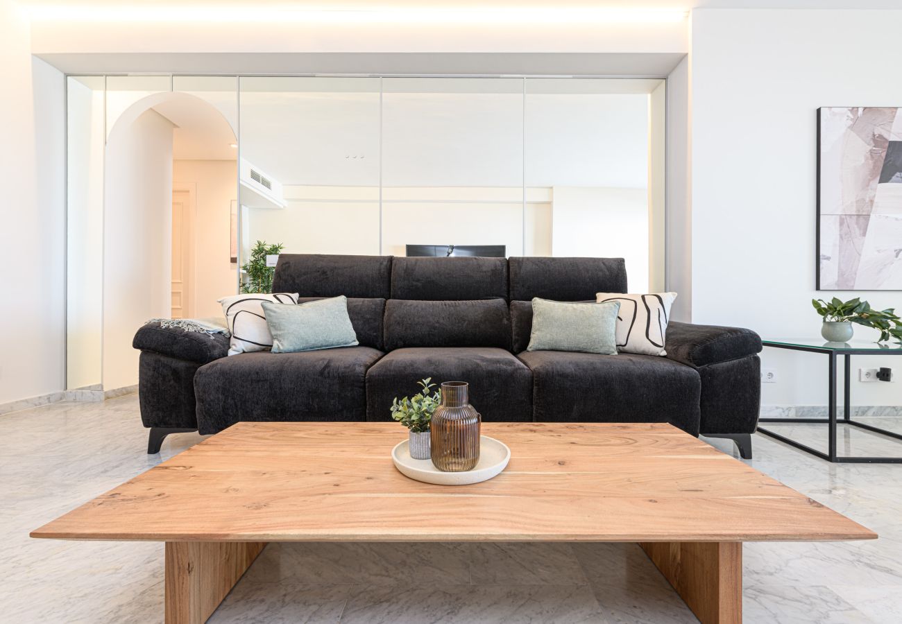 Ferienwohnung in Benalmádena - WintowinRentals Premium-Apartment mit Terrasse und Atemberaubendem Blick in Puerto Marina