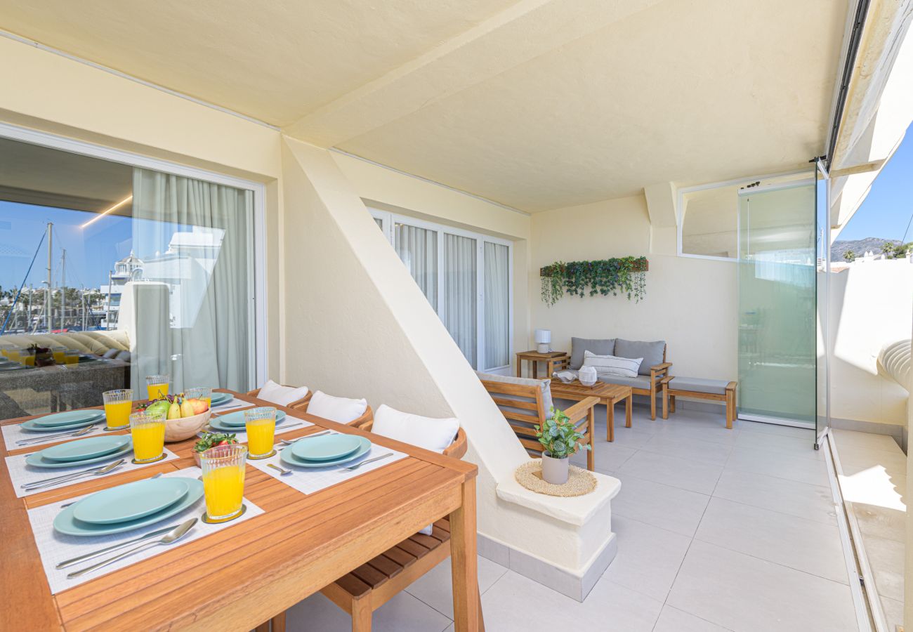 Ferienwohnung in Benalmádena - WintowinRentals Premium-Apartment mit Terrasse und Atemberaubendem Blick in Puerto Marina