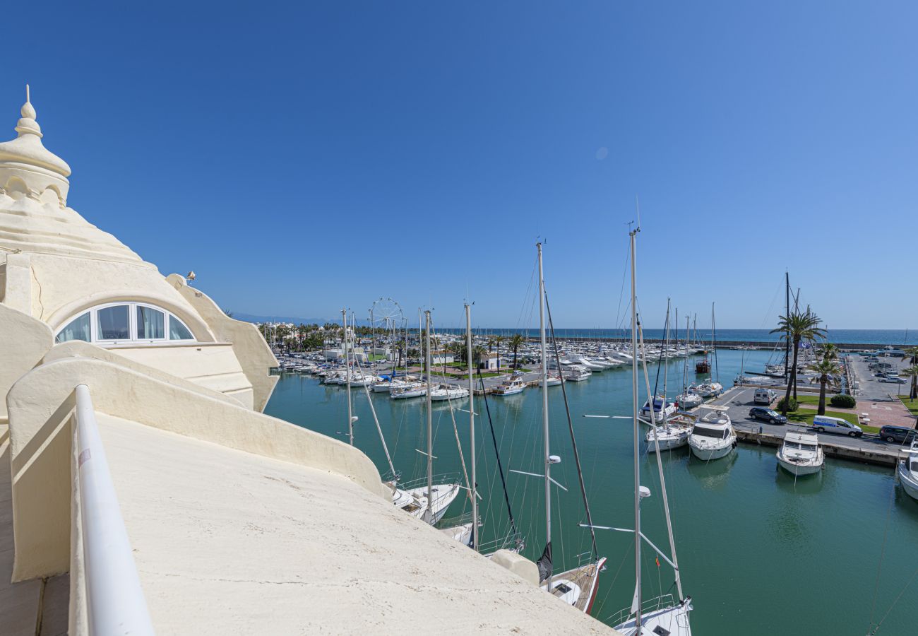 Ferienwohnung in Benalmádena - WintowinRentals Premium-Apartment mit Terrasse und Atemberaubendem Blick in Puerto Marina