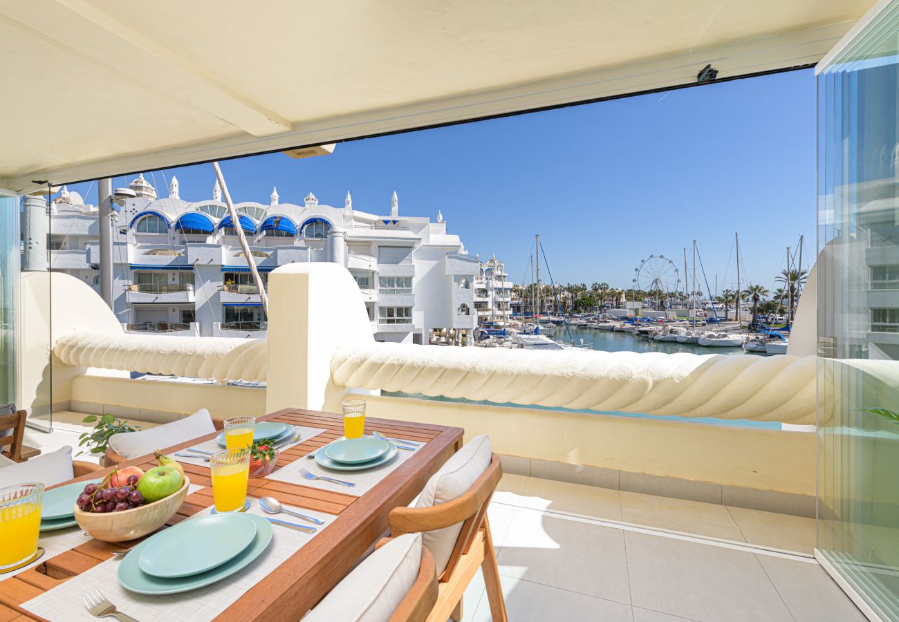 Ferienwohnung in Benalmádena - WintowinRentals Premium-Apartment mit Terrasse und Atemberaubendem Blick in Puerto Marina