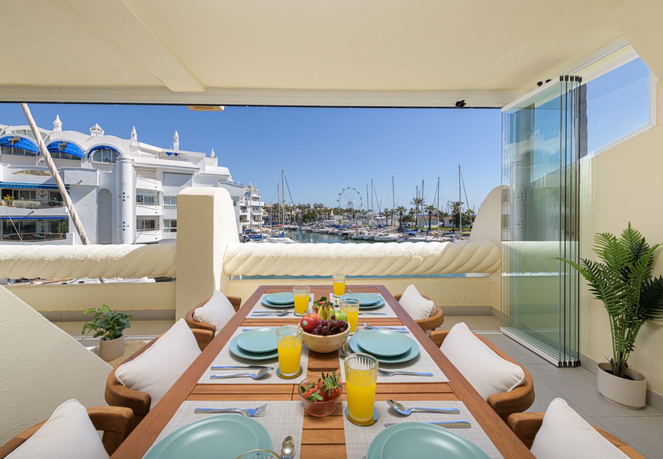 Ferienwohnung in Benalmádena - WintowinRentals Premium-Apartment mit Terrasse und Atemberaubendem Blick in Puerto Marina