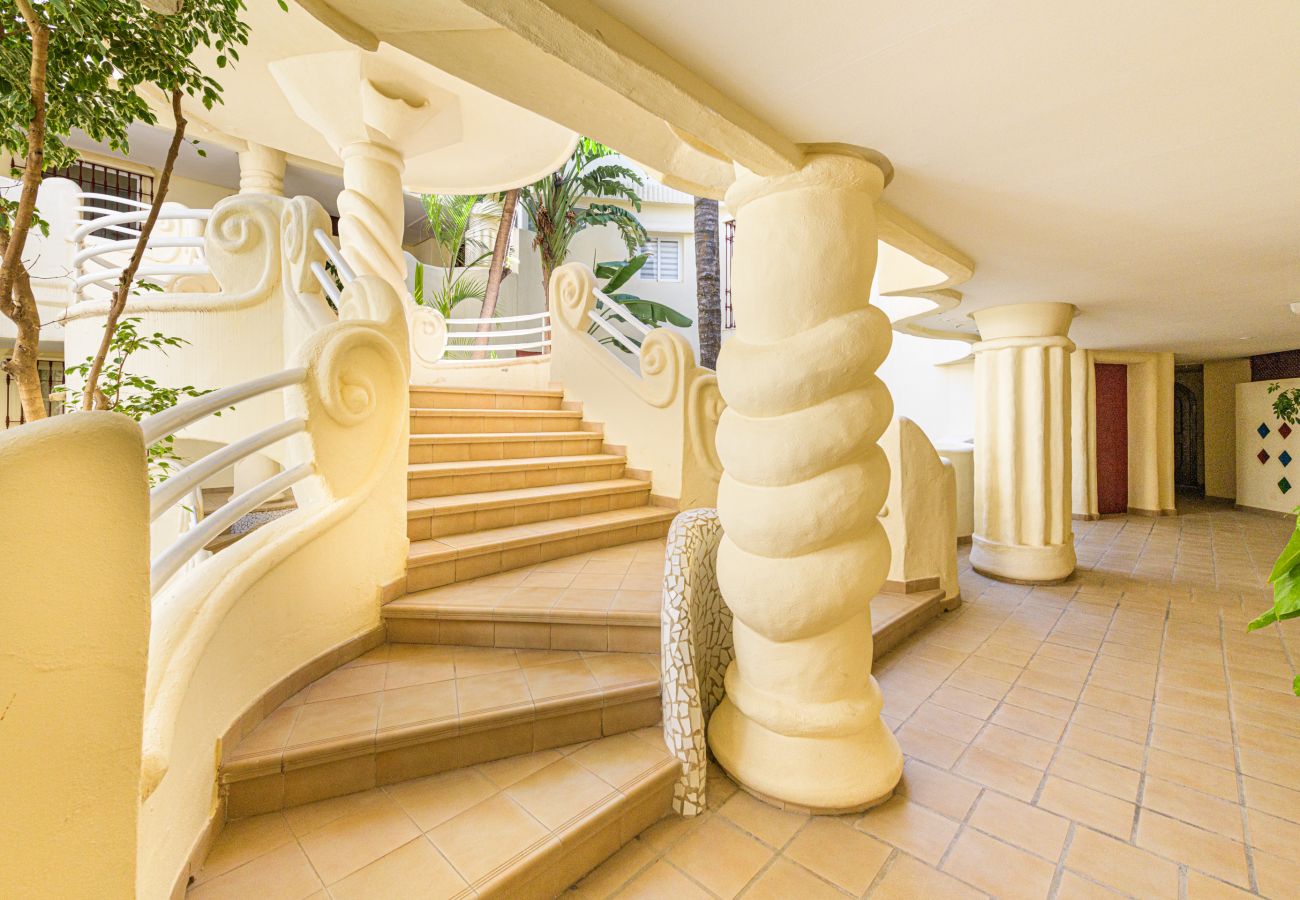 Ferienwohnung in Benalmádena - WintowinRentals Premium-Apartment mit Terrasse und Atemberaubendem Blick in Puerto Marina