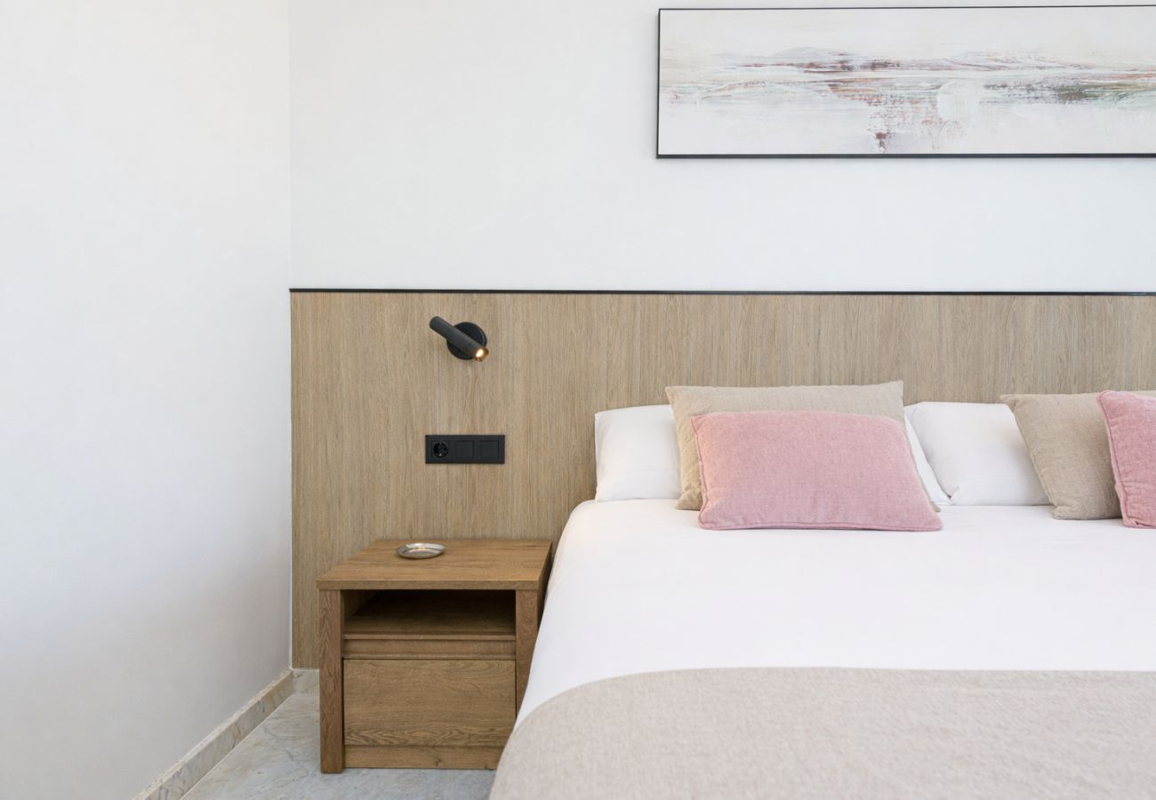 Ferienwohnung in Benalmádena - WintowinRentals Premium-Apartment mit Terrasse und Atemberaubendem Blick in Puerto Marina