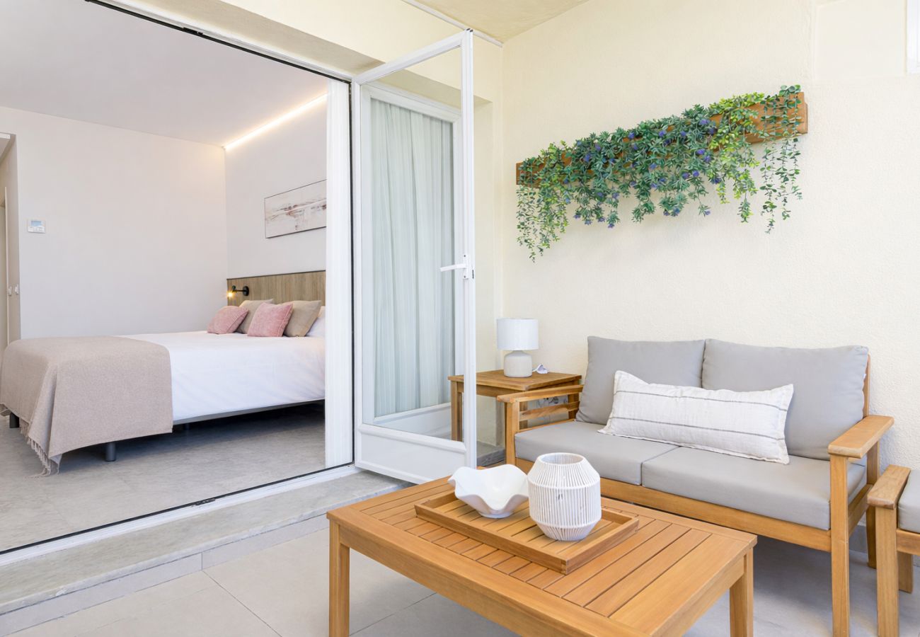 Ferienwohnung in Benalmádena - WintowinRentals Premium-Apartment mit Terrasse und Atemberaubendem Blick in Puerto Marina