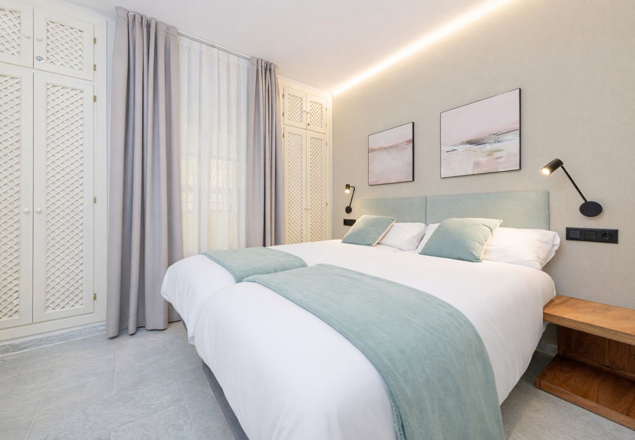 Ferienwohnung in Benalmádena - WintowinRentals Premium-Apartment mit Terrasse und Atemberaubendem Blick in Puerto Marina