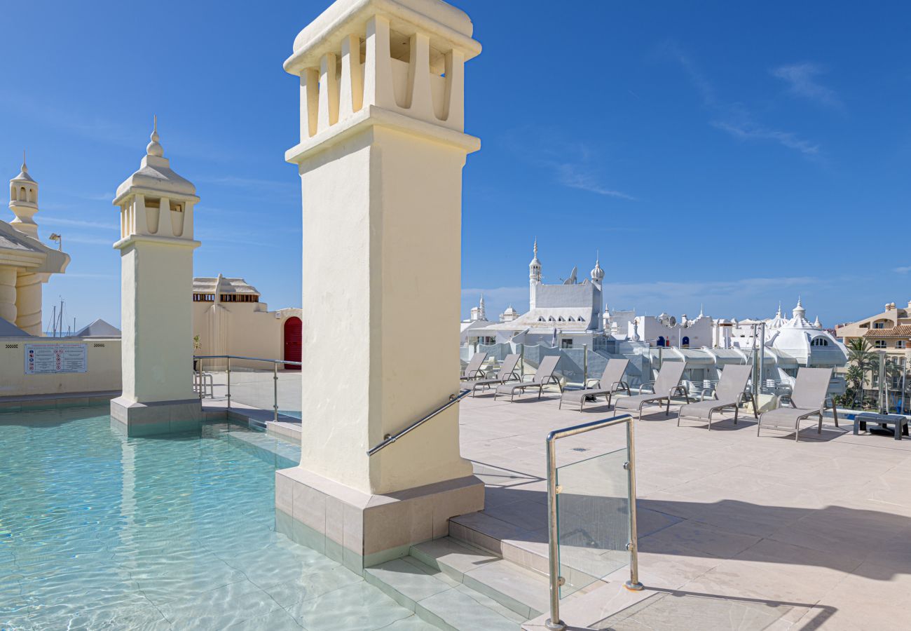 Ferienwohnung in Benalmádena - WintowinRentals Premium-Apartment mit Terrasse und Atemberaubendem Blick in Puerto Marina