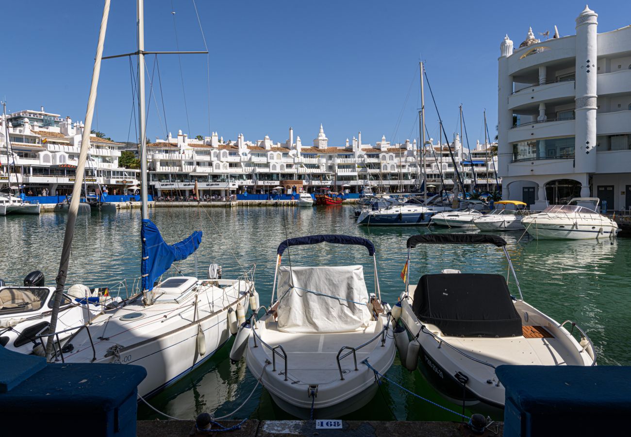 Ferienwohnung in Benalmádena - WintowinRentals Premium-Apartment mit Terrasse und Atemberaubendem Blick in Puerto Marina
