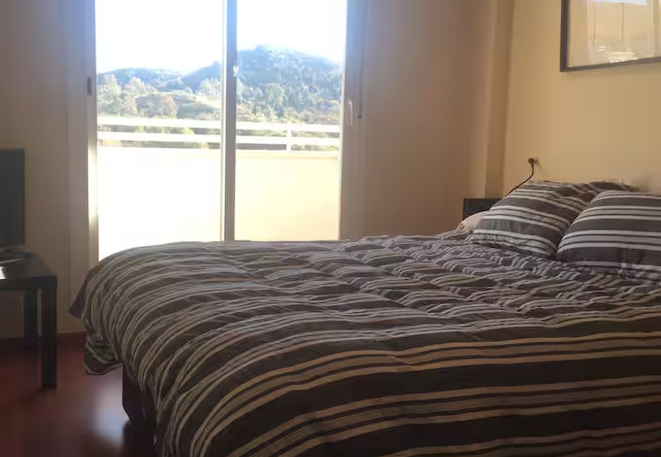 Ferienwohnung in Málaga - WintowinRentals SkyView Teatinos: Terrace, Bright & Open Views