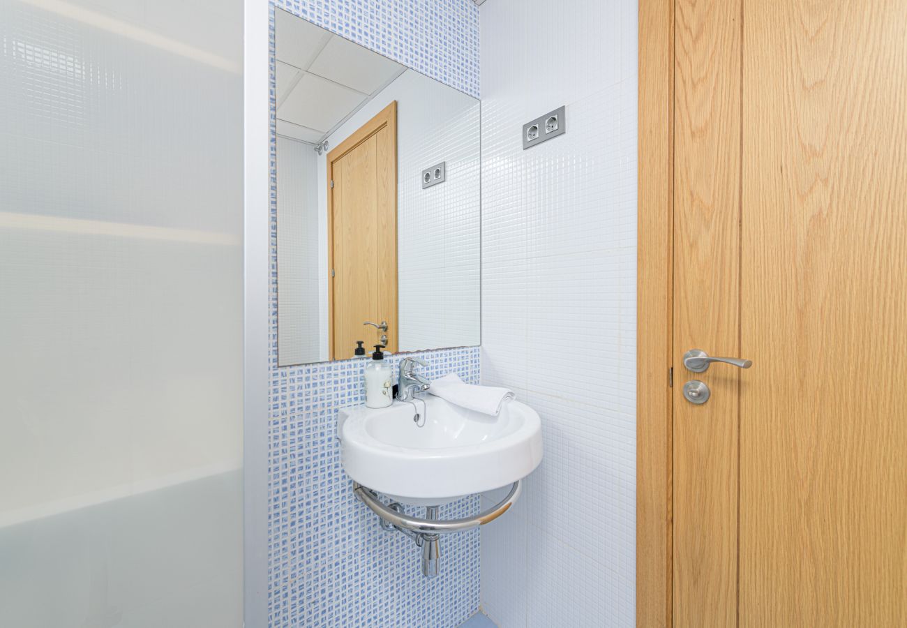 Ferienwohnung in Málaga - WintowinRentals SkyView Teatinos: Terrace, Bright & Open Views