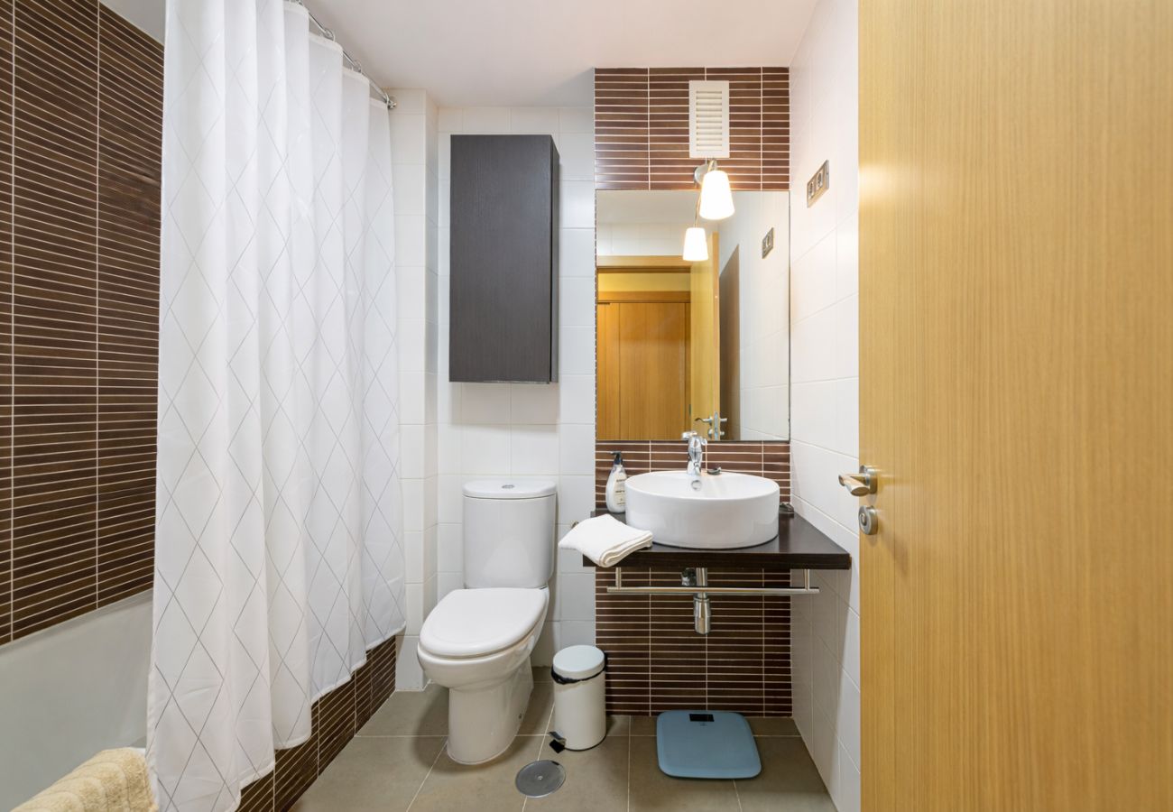 Ferienwohnung in Málaga - WintowinRentals SkyView Teatinos: Terrace, Bright & Open Views