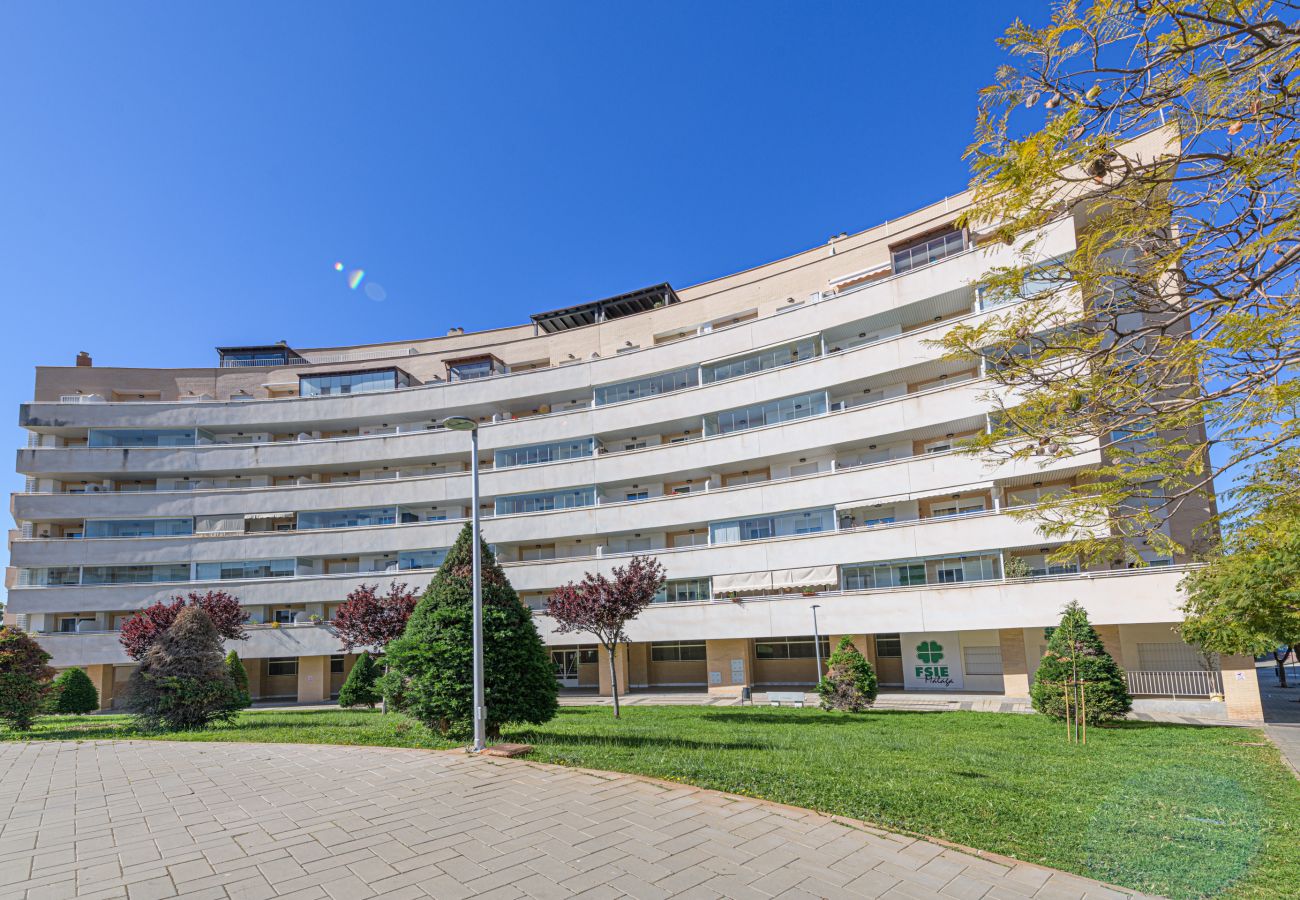 Ferienwohnung in Málaga - WintowinRentals SkyView Teatinos: Terrace, Bright & Open Views