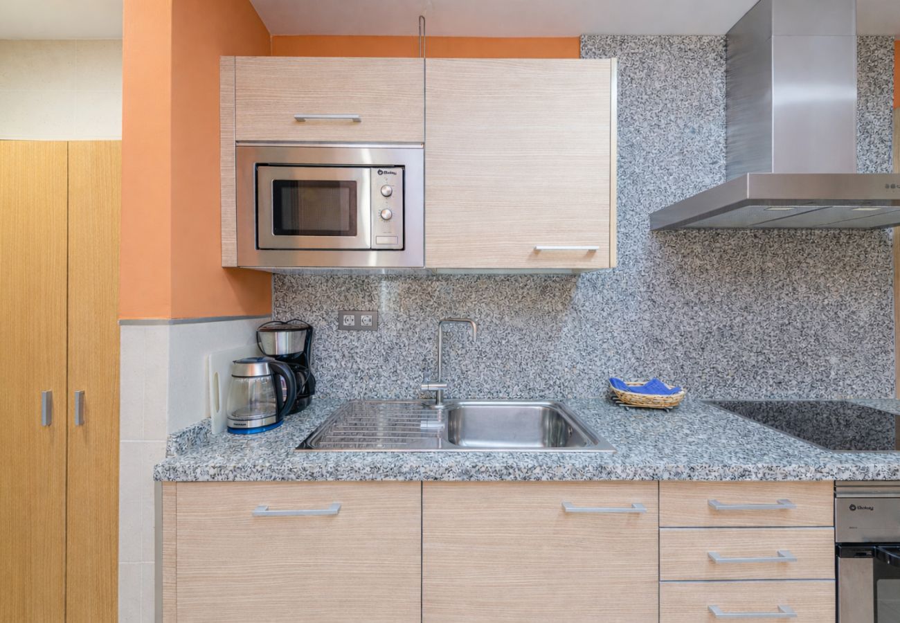 Ferienwohnung in Málaga - WintowinRentals SkyView Teatinos: Terrace, Bright & Open Views