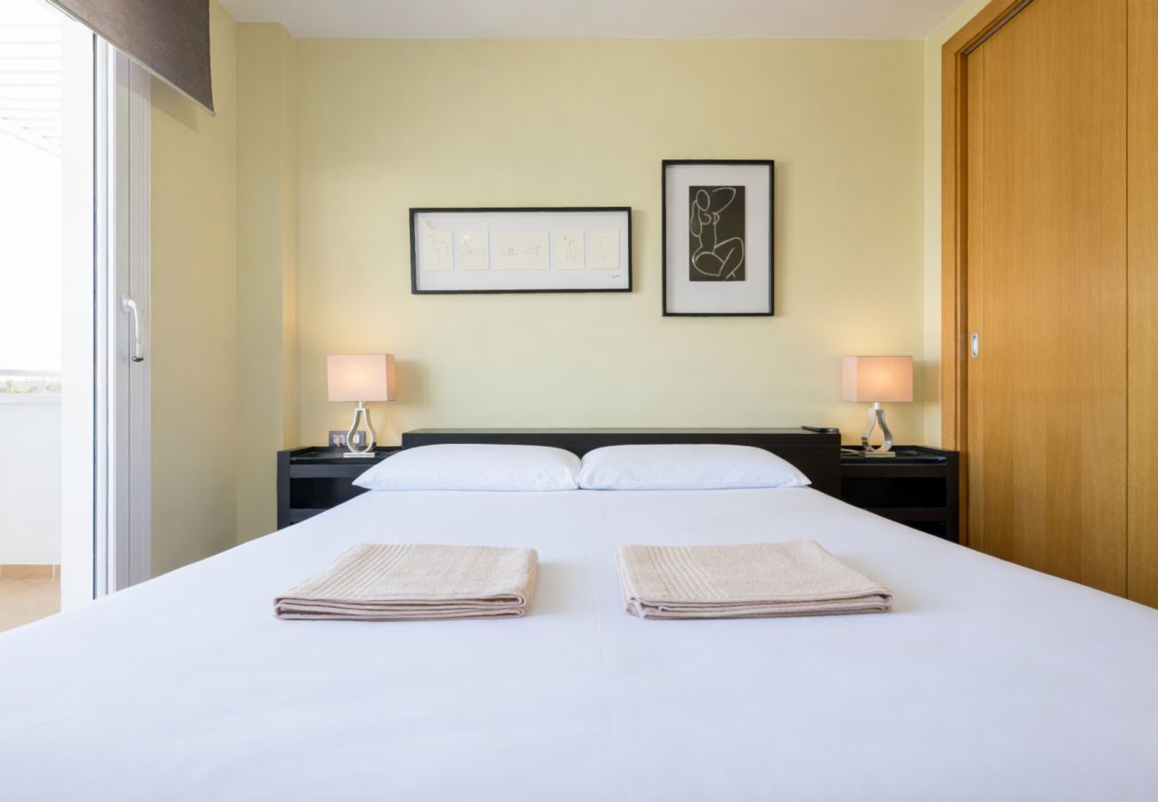 Ferienwohnung in Málaga - WintowinRentals SkyView Teatinos: Terrace, Bright & Open Views